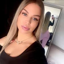 Stacey Arroyo's Instagram, Twitter & Facebook