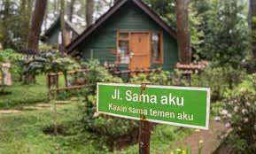 Maka anda wajib melihat daftar tempat wisata menarik di bandung yang patut dikunjungi berikut ini! 10 Foto Grafika Cikole Mei 2021 Harga Tiket Masuk Wisata Outbound Camping Tenda Review Jejakpiknik Com