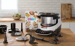 Un robot multifonction est un appareil très polyvalent qui permet de préparer les ingrédients robot multifonction ou robot cuiseur ? Bosch Cookit Le Robot Multifonction Qui Va Faire De L Ombre Au Thermomix Sortira Cet Automne Actu