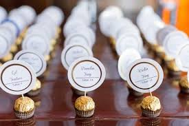 Tischkarten Hochzeit Selbst Gestalten Beispiele Anleitung Tischkarten Hochzeit Hochzeit Tischplan Hochzeit Deko Ideen
