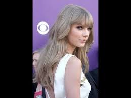 Fans were happy to see swift make a rare appearance amid her current hiatus and were also quick to notice the singer returning to the natural curls she. Taylor Swift Natural Hair Color Youtube