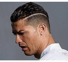 После нескольких лет прически с полоской, роналдо вернулся к стрижкам начала карьеры. Pricheska Krishtianu Ronaldo 2017 Foto Novyh I Staryh Prichesok Ronaldo Hair Man Ru