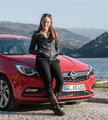  Mit Jeanette Hain Im Opel Astra Sports Tourer Awr Autoweltrevue Magazin