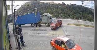 Video Camara Capta Aparatoso Accidente En Ruta Al Atlantico Entre Un Picop Y Un Trailer Prensa Libre