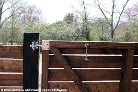 Maximum value outdoor structure projects: Diy Modern Wood Fence And Gate Courtyard Edition Mymcmlife Com