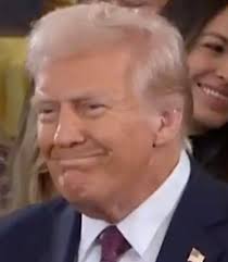 Body language expert breaks down EXACTLY what happened when Trump failed to  kiss Melania during inauguration 😮😮 Video in comments 👇