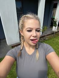 Amber Levin's Instagram, Twitter & Facebook