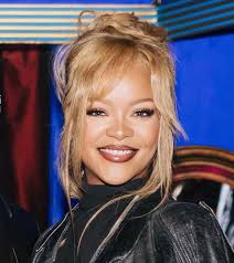 rihanna looks rich af.