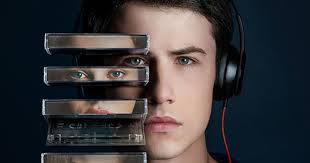 Baker, ilk kasette clay'e kendisini intihara sürükleyen 13 kişiyi bu kasetler sayesinde tespit edebileceğini öğütler. Las 13 Historias De Las Cintas En 13 Reasons Why Silenzine