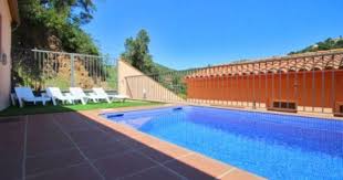 All The Modern Day Facilities Are Available In Rental Sea Side Villas Staying In A Sea Side Resort In Spain Is Definitel Holiday Rental Beautiful Villas Villa