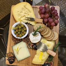 Tabla De Quesos Platos De Queso Mesa De Quesos Y Carnes Frias Tabla De Quesos Y Carnes Frias