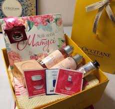 что подарить лучшей подруге на новый год своими руками Podarochnyj Nabor Mame Na Den Rozhdeniya Kosmetika I Shokolad Podarki Mame Podarochnye Podelki Den Rozhdeniya