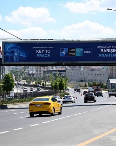 NATO ZİRVESİ İÇİN ANKARA'DA YAŞANAN SON GELİŞMELER — Halkın senelerce  göremediği hizmeti NATO Zirvesi için 1 haftada sağladılar. 1 • NATO zirvesi  nedeniyle Ankara taksicilerine yeni zorunluluklar getirildi: -Gri pantolon  ve beyaz
