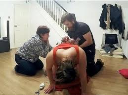 يجب على الزوج مساعدة زوجته على تنظيم نفسها، بأخذ نفس عميق وإخراجه ببطء. Ø¬Ø§Ø¦ØªÙ‡Ø§ Ø¢Ù„Ø§Ù… Ø§Ù„ÙˆÙ„Ø§Ø¯Ø© ÙÙ‚Ø§Ù… Ø²ÙˆØ¬Ù‡Ø§ Ø¨ØªÙˆÙ„ÙŠØ¯Ù‡Ø§ Ø¨Ù†ÙØ³Ù‡ Youtube