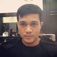 Mengisahkan adik beradik hisham dan haziq berasal dari kuala lumpur bercuti di sebuah kampung di terengganu lalu berkenalan dengan seorang gadis bernama aishah. Drama Zahir Tak Terucap