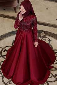 dugun nisan nikah soz ve kina gibi ozel gunlerin yani sira gunluk ve spor giyimde 2012 yilindan bu yana kendinden soz et elbise modelleri giyim elbise dugun