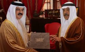 الديوان مرجعية مستقبلية مهمة للشعر والشعراء، بدءًا من العصر الجاهلي، ومرورًا بالعصور التي تلته، وصولًا إلى الشعر الحديث. Ø¬Ù„Ø§Ù„Ø© Ø§Ù„Ù…Ù„Ùƒ Ø§Ù„Ù…ÙØ¯Ù‰ ÙŠØªØ³Ù„Ù… Ù…Ù† ÙˆØ²ÙŠØ± Ø§Ù„Ø¯ÙŠÙˆØ§Ù† Ø§Ù„Ù…Ù„ÙƒÙŠ ÙƒØªØ§Ø¨ Ø§Ù„Ù†Ù‡Ø¶Ø© Ø§Ù„ØªØ´Ø±ÙŠØ¹ÙŠØ© ÙÙŠ Ù…Ù…Ù„ÙƒØ© Ø§Ù„Ø¨Ø­Ø±ÙŠÙ† Ø®Ù„Ø§Ù„ Ø¹Ø´Ø±ÙŠÙ† Ø¹Ø§Ù… Ø§