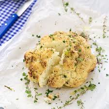 Pulite il cavolfiore eliminando le foglie esterne più dure e meno belle e tagliate la parte dura della base. Facebook