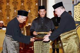Tan sri muhyiddin yassin mengangkat sumpah sebagai perdana menteri pada 1 mac 2020. Domba2domba Tun M Angkat Sumpah Perdana Menteri Ke 7
