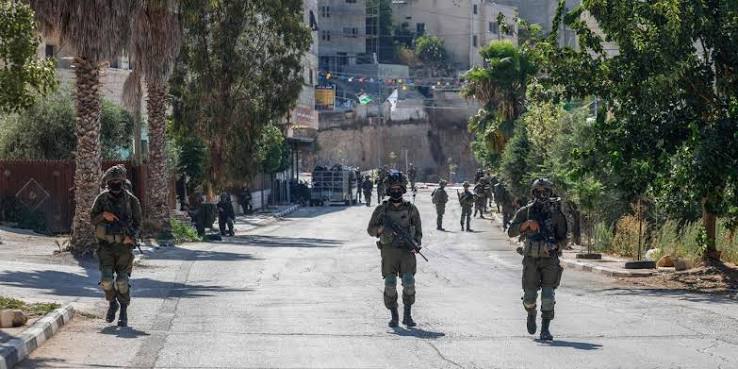 Paysage d'une zone rurale en Cisjordanie marquée par les tensions