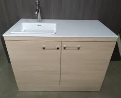 Serie xeon l 90 mobile bagno xeon rovere cacao tranchè € 599,00 (iva compresa) colonna portalavatrice + portatutto colonna coprilavatrice finitura rovere mis. Lavatoio Portalavatrice Mis 130x70 Con Piano In Mineralmarmo Vendomobili It