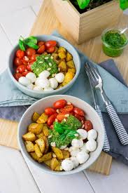 Kartoffeln Aus Dem Airfryer Mit Pesto Mozzarella Und Tomaten Rezepte Airfryer Rezepte Mediterrane Kost