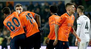 Başakşehir, 61 puanla liderliğini sürdürürken, puanını 53'e yükselten beşiktaş, üçüncü sırada yer aldı. Basaksehir Besiktas I Tek Golle Gecti Son Dakika Haberleri