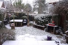 Dans leur corset de velours vert. Il Neige Dans Mon Jardin Les Renc Arts Des Amis D Hom Arts