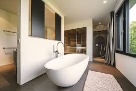Wellness Badezimmer Mit Freistehender Badewanne In 2020 Haus Weber Haus Einfamilienhaus