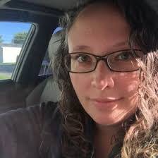 Kari Randall's Instagram, Twitter & Facebook