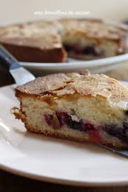 Gateau Aux Blancs D Oeufs Poudre D Amandes Et Fruits Rouges Que Faire Avec Des Blancs D Oeufs Mes Brouillons De Cuisine Gateaux Et Desserts Gateau Fruits Rouges Gateau Au Yahourt