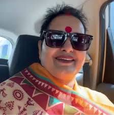 Received National Mahamantri Shri Tarun Chug ji's book 'Jeet Modi Ke Sashan  ki' ! Bhaisaab has been my guiding force since last many years ! Took his  blessings and presented my book