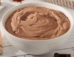 La Creme Diplomatique Au Chocolat Est Une Creme Constituee D Une Creme Patissiere Au Chocolat Melangee En 2020 Creme Pour Gateau Alimentation Creme Au Beurre Chocolat