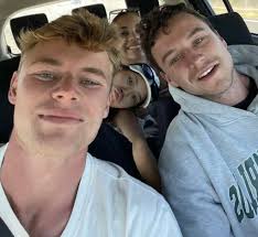 Hi my name is Ruth and I live in Newcastle 👋🏼