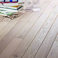 La première concerne le parquet traditionnel qui est d'une épaisseur minimale de 23 mm. Parquet En Chene Massif Pour Pose Collee Udiwood Xtrem Udirev