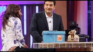 A condurlo, dopo il successo delle edizioni passate, è sempre il comico romano max giusti , al quale spetta il compito di guidare ogni giorno i 20. Affari Tuoi Ritorna In Tv Con Max Giusti Video Dailymotion