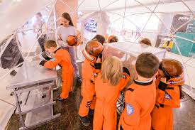 Dar, din motive necunoscute, apa a dispărut total de pe planeta vecină. P DescoperÄ Planeta Marte La Iulius Mall Cluj Www Actualdecluj Ro