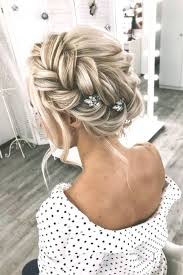 Sommerhochzeit Frisuren Volumen Geflochtene Krone Auf Blondem Haar Weddstasyuk In 2020 Mit Bildern Frisuren Haare Hochzeit Hochzeitsfrisuren