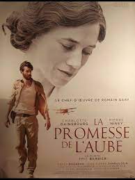 En juin 1940, romain veut partir continuer le combat en angleterre. Affiche Du Film Promesse De L Aube La Cinemaffiche
