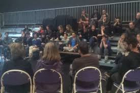 En france, les « intermittents » sont des techniciens et artistes du spectacle embauchés sous contrat à durée déterminée d'usage. Les Intermittents Du Spectacle Mobilises Pour La Sauvegarde De Leur Statut