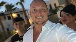 Right Guys Reviews #5 "Right Guys, we're rattled by Tattle"