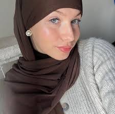 Eva EWA (MOREL), 22 ans (VANNES)