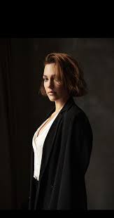 Meryem uzerli is the mother of a daughter and has been raising her by herself. Meryem Uzerli Imdb