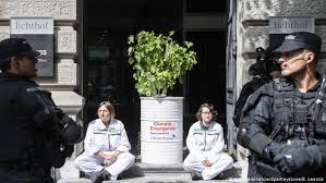 Credit suisse group is a leading financial services company, advising clients in all aspects of finance, across the globe and around the clock. Swiss Police Detain Dozens Of Climate Protesters Outside Bank News Dw 08 07 2019