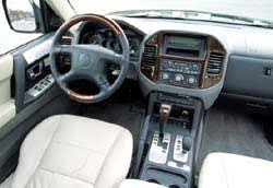 La distribution et le filtre. Mitsubishi Pajero 3 2 Di D Exceed Long Entre Deux Mondes