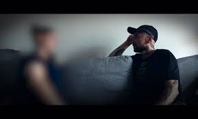 „oczy diabła patryka vegi to produkcja poruszająca ekstremalnie trudny temat jakim jest handel dziećmi. Fii W31fzoxyym