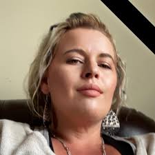 Question for those whose have ducks and chickens. I'm debating getting a  few ducks