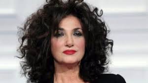 Riguardo a marcella bella, la cantante del famosissimo brano 'montagne verdi' ha tre figli: 4k Si2vrkx21qm