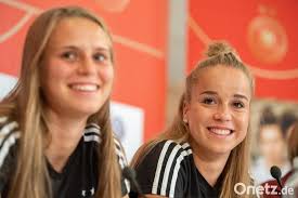 This is a chance for young players such as midfielders giulia gwinn, 19, and lena oberdorf, 17, plus forwards klara buhl, 18, and lea schuller, 21, to gain experience. Junge Dfb Spielerinnen Erfolg Mit Frechheit Und Spielwitz Onetz