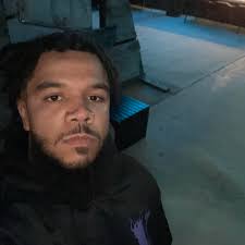 Jadeveon Clowney ran a 4.53 in 40-yard dash in his 1st sprint at NFL  Combine today. Clowney measures 6'5", 266 pounds.